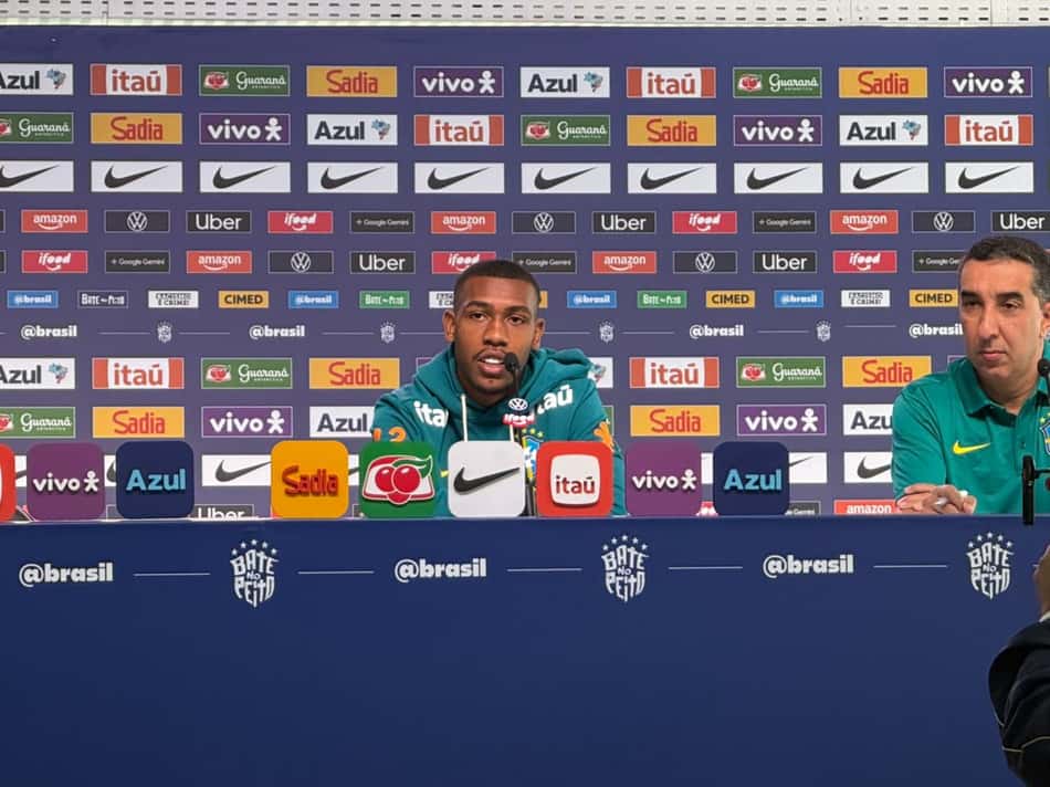 Rayan durante coletiva de imprensa da Seleção (Foto: Lucas Bayer/Lance!)