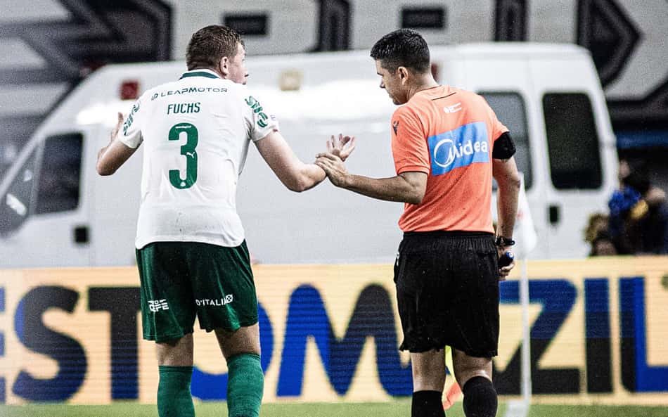 Palmeiras diz que CBF reconheceu erro da arbitragem em gol anulado e não cobra punição específica