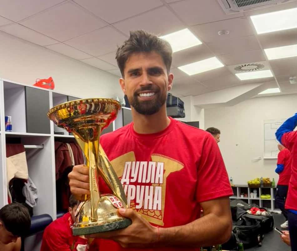 Rodrigão comemora título da Copa da Sérvia (Foto: Divulgação)Rodrigão comemora título da Copa da Sérvia (Foto: Divulgação)