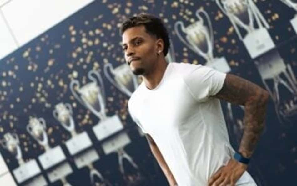 Rodrygo usa esteira antigravidade em tratamento após cirurgia; veja vídeo