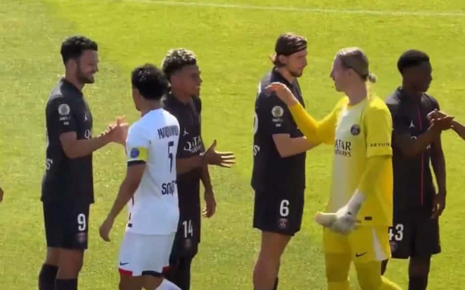 Crise no PSG? Jogadores não se cumprimentam em jogo-treino