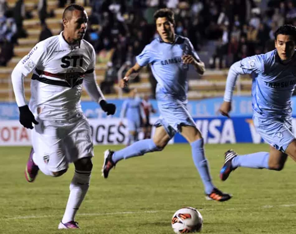 Luis Fabiano contra o Bolívar (Foto: AFP)