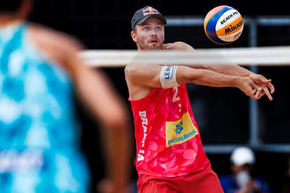 Christian Sorum em ação na etapa de Brasília do Circuito Mundial (Foto: Volleyball World)