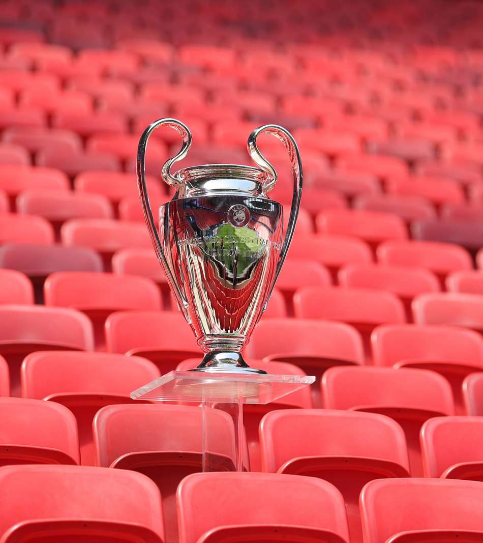 Taça da Champions League em Budapeste (Foto: Reprodução)