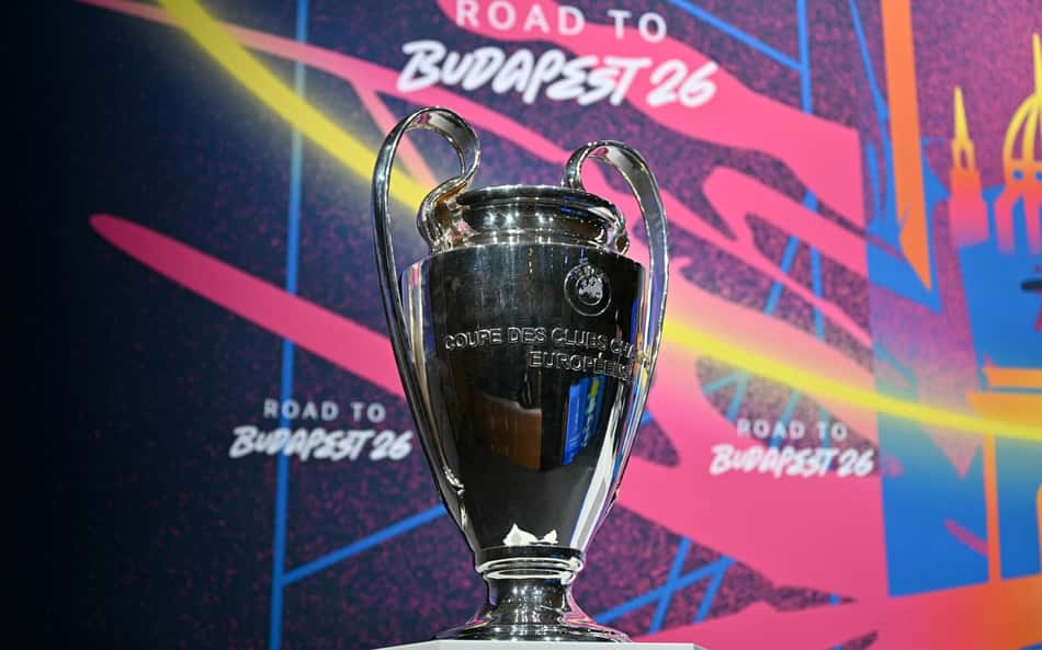 Troféu da Champions League no sorteio das oitavas de final (Foto: Harold CUNNINGHAM / AFP)