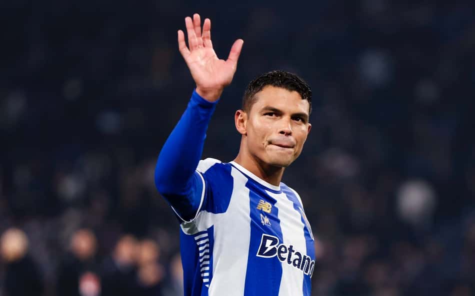 Thiago Silva vira assunto na Europa após título: 'Sem dúvidas'