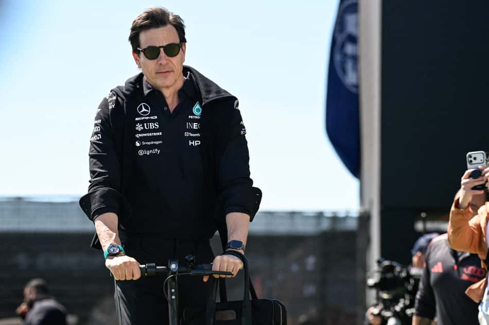 Toto Wolff, chefe da Mercedes, no GP do Canadá na F1 2026 (Foto: Andrej Ivanov / AFP)