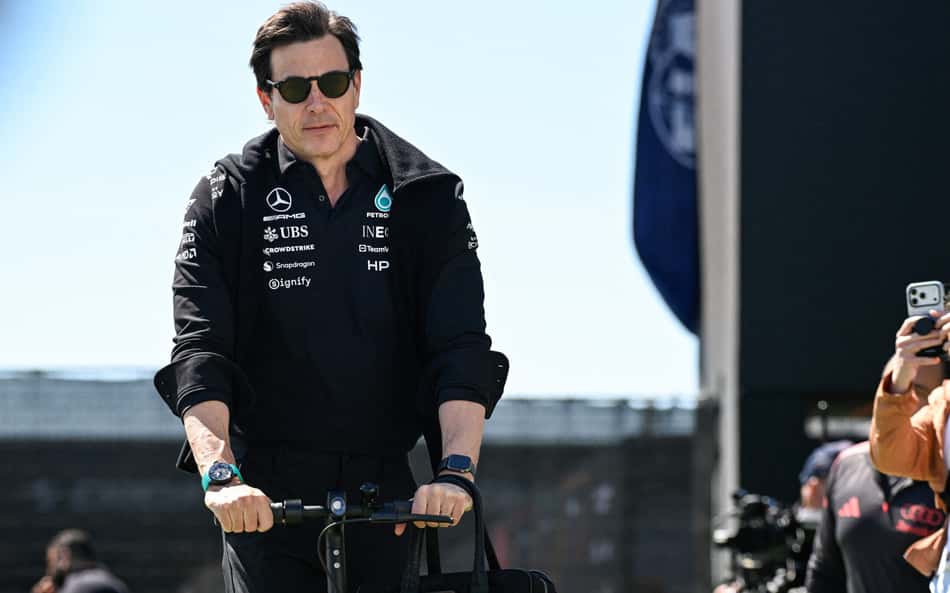 Toto Wolff, chefe da Mercedes, no GP do Canadá na F1 2026 (Foto: Andrej Ivanov / AFP)