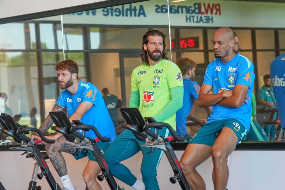 Alisson trabalha na academia no CT Columbia Park (Foto: Rafael Ribeiro / CBF)