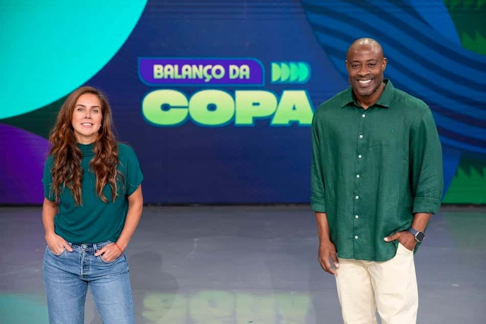 Neguerê e Carol Barcellos apresentam o Balanço da Copa (Foto: SBT)