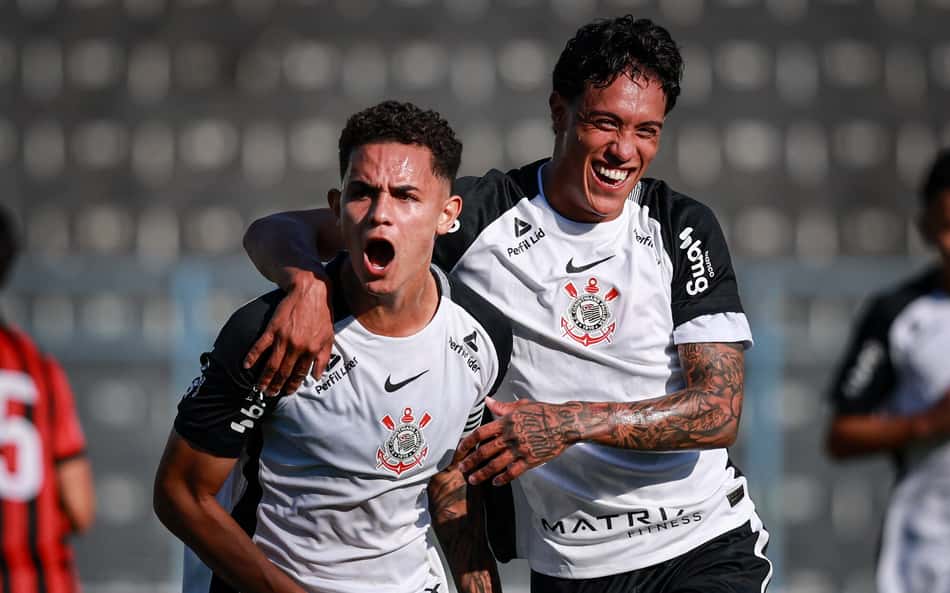 Luiz Gustavo Bahia (esquerda) é um dos destaques da equipe (Foto: Rodrigo Gazzanel / Ag. Corinthians)