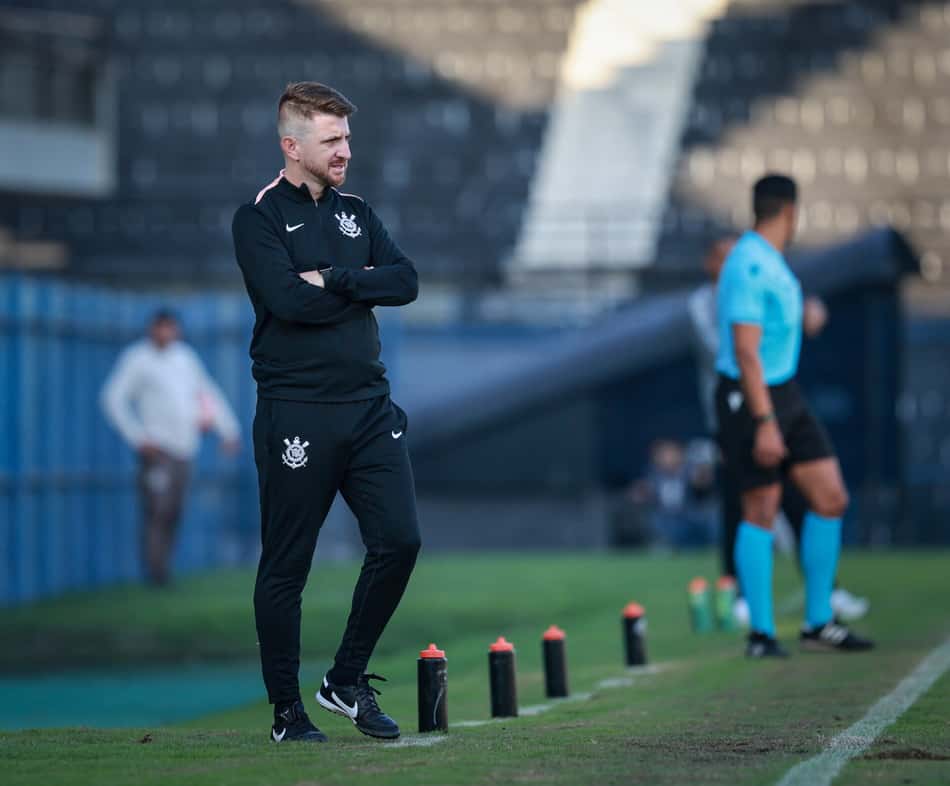William Batista, técnico da equipe Sub-20 do Corinthians (Foto: Rodrigo Gazzanel / Ag. Corinthians)