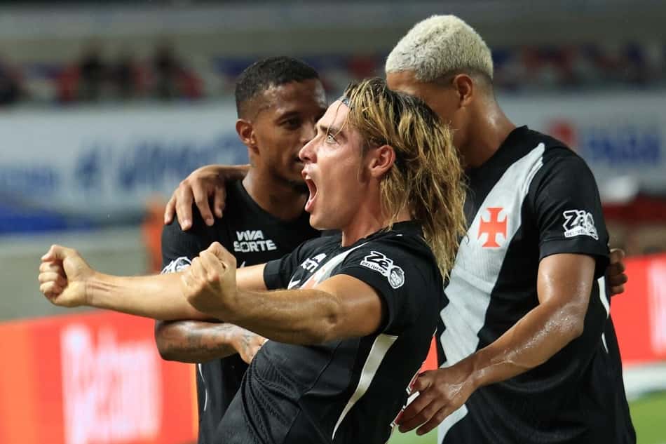 Spinelli comemora gol marcado pelo Vasco contra o Paysandu