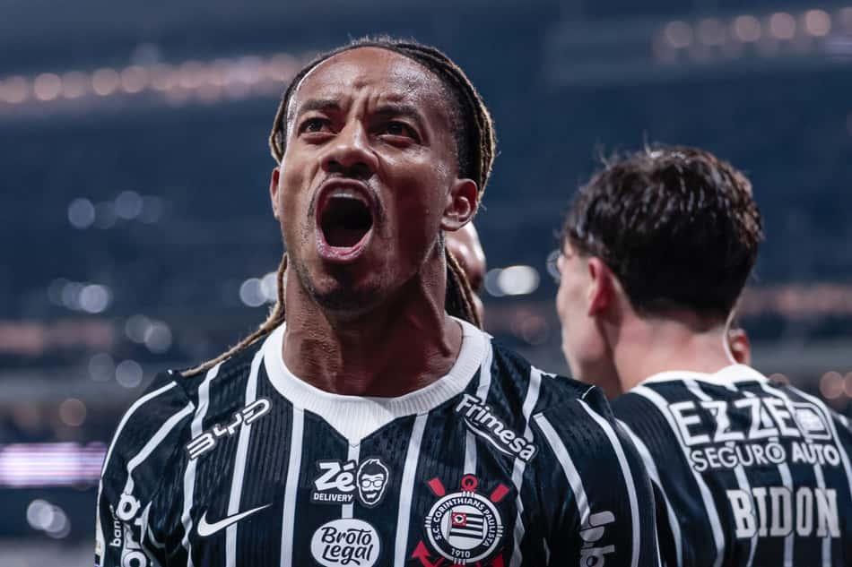 Carrillo, meio-campista do Corinthians (Foto: Marcello Zambrana/AGIF/Folhapress)