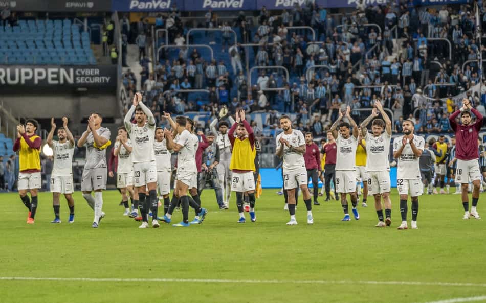 Corinthians não contará com Carrillo na reapresentação do elenco
