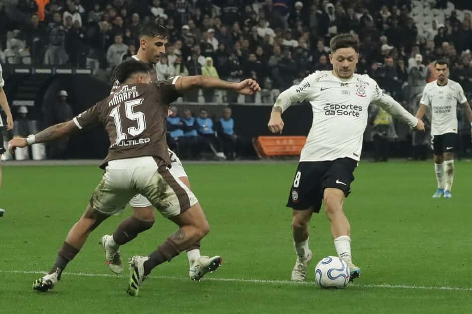 Corinthians busca encerrar problemas financeiros e evitar transferban (Foto: Gabriel Silva/RasPress/Folhapress)
