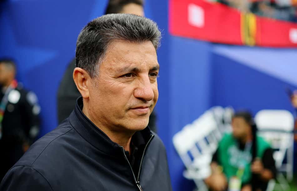 Técnico do Irã, Amir Ghalenoei, durante a disputa da Copa do Mundo. (Foto: Reuters/Folhapress)