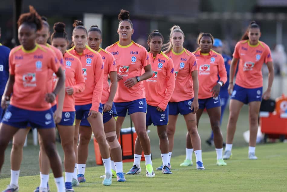 Amanda Gutierres e Tainá Maranhão durante treino da Seleção Brasileira em São Paulo. (Lívia Villas Boas/CBF)