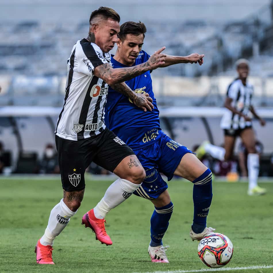 Weverton em ação pelo Cruzeiro (Foto: Gustavo Aleixo/Cruzeiro)
