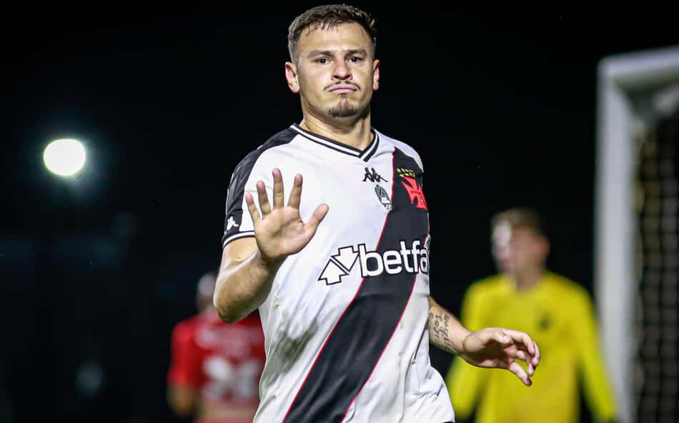 Hugo Moura comemora gol marcado contra o Athletico-PR (Foto: Matheus Lima/Vasco)