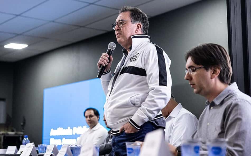 Marcelo Teixeira duante audiência pública na Vila Belmiro, em 2025. (Foto: Raul Baretta/ Santos FC)