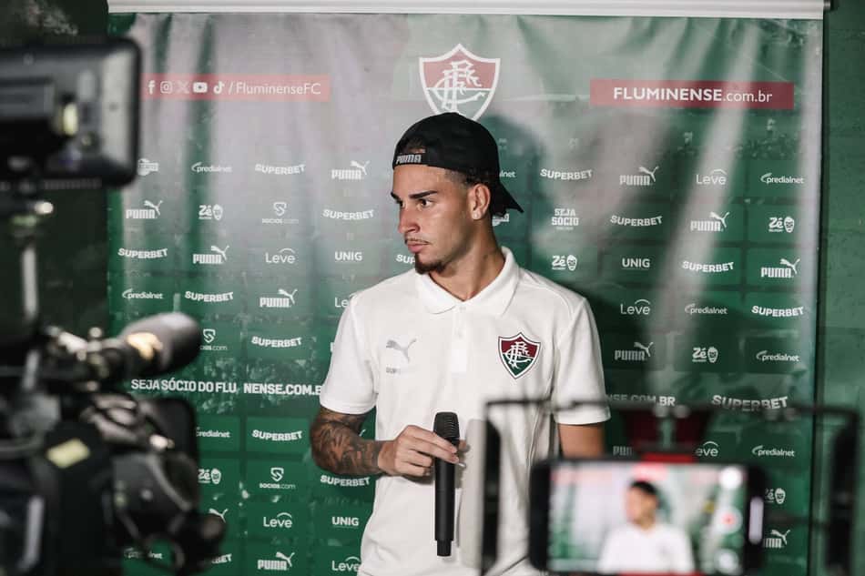 Agner na zona mista após Fluminense x Madureira (Foto: Lucas Merçon/ Fluminense FC)