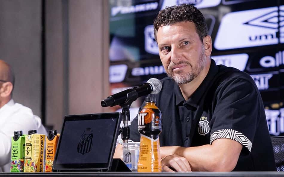 Elano detalha trabalho na base do Santos e mira revelação de novos Meninos da Vila