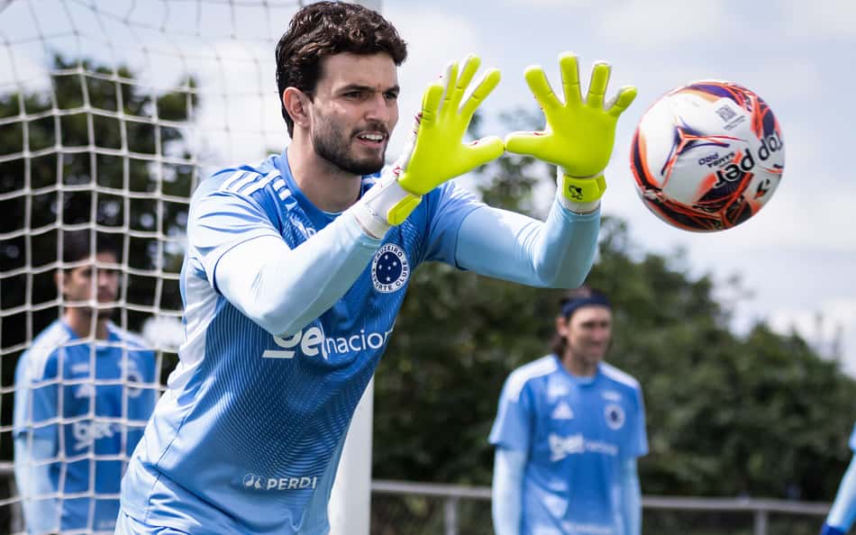 Otávio cita ajuda de Cássio no Cruzeiro: 'Me abraçou'