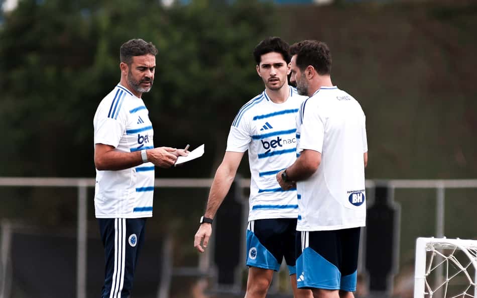 Artur Jorge e comissão (Foto: Gustavo Martins/ Cruzeiro)