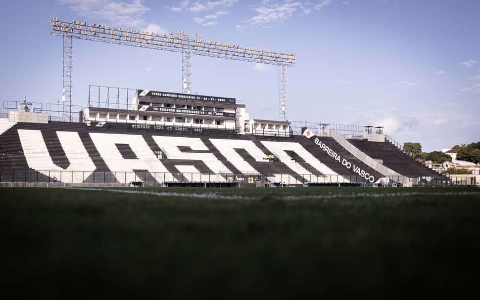 Vasco aproveita pausa da Copa do Mundo para recuperar o gramado de São Januário