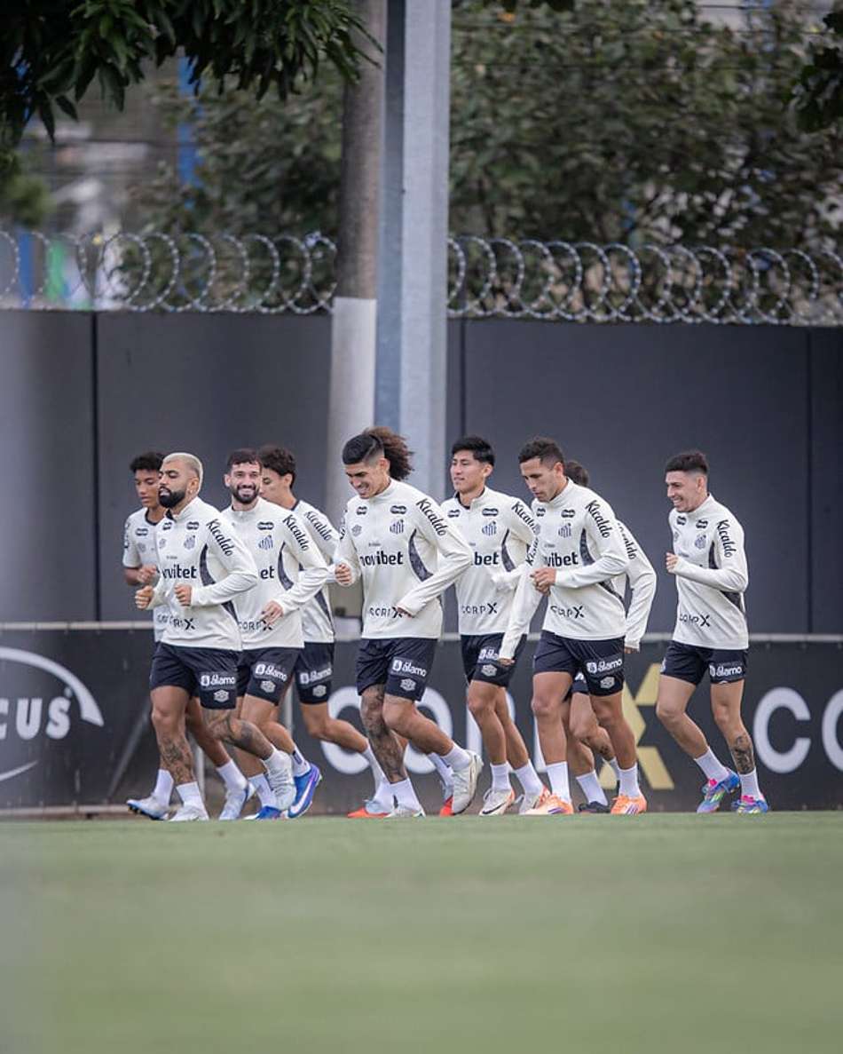 Elenco do Santos treina no CT Rei Pelé antes das férias. (Foto: Raul Baretta/ Santos FC)