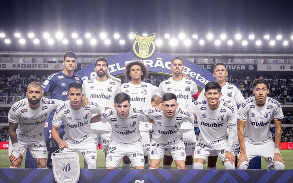 Time do Santos antes do duelo contra o Vitória, pelo Brasileirão. (Foto: Raul Baretta/ Santos FC)