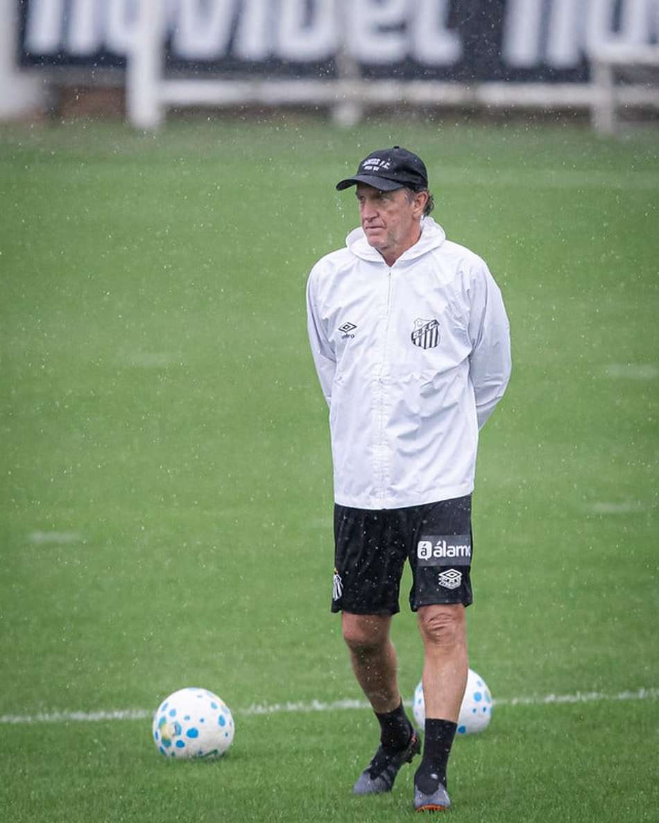 Cuca comanda treino do Santos em intertemporada no CT Rei Pelé. (Foto: Raul Baretta/ Santos FC)