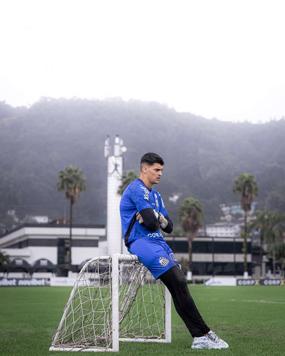 Gabriel Brazão durante treino do Santos no CT Rei Pelé. (Foto: Raul Baretta/ Santos FC)