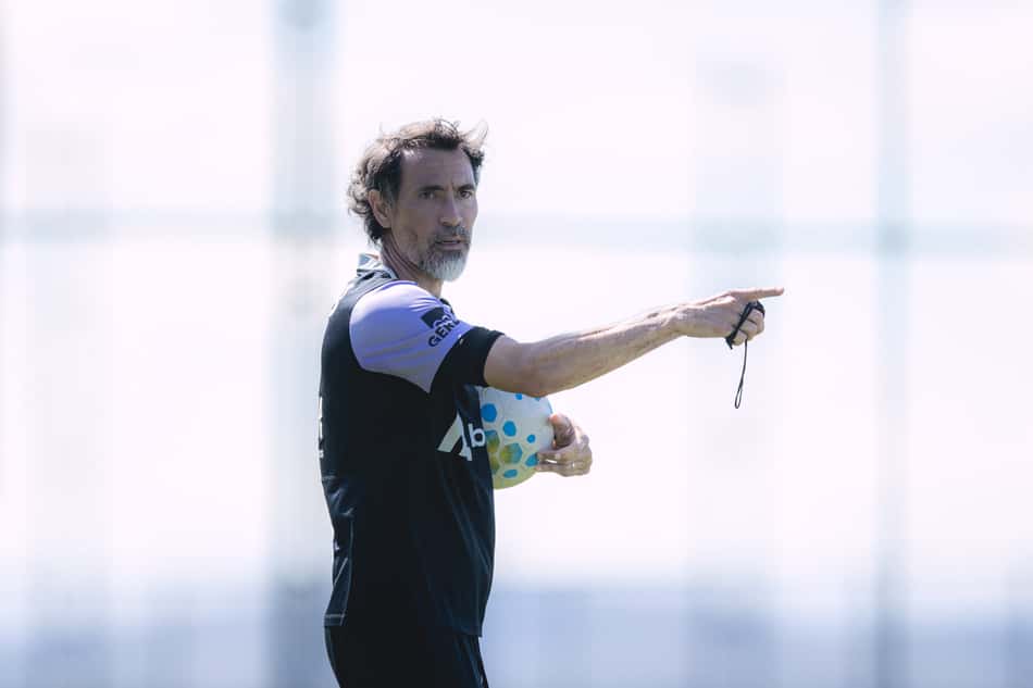 Eduardo Domínguez comanda treino na Cidade do Galo (Foto: Pedro Souza / Atlético)