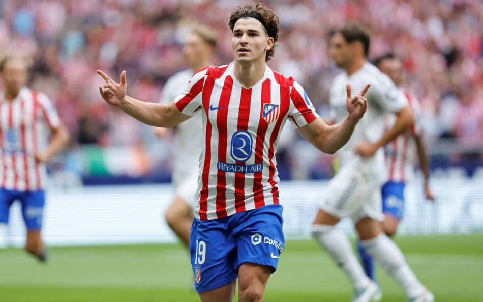 Julián Alvarez comemora gol na goleada do Atletico de Madrid sobre o Real Madrid pelo Campeonato Espanhol (foto: Oscar Del Pozo / AFP)