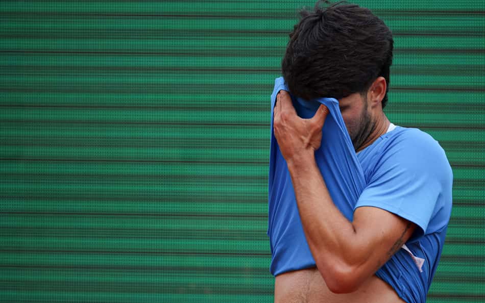 Espanhol Carlos Alcaraz durante a final do Masters 1000 de Monte Carlo contra Jannik Sinner, na França. (Foto: Valery Hache/AFP)