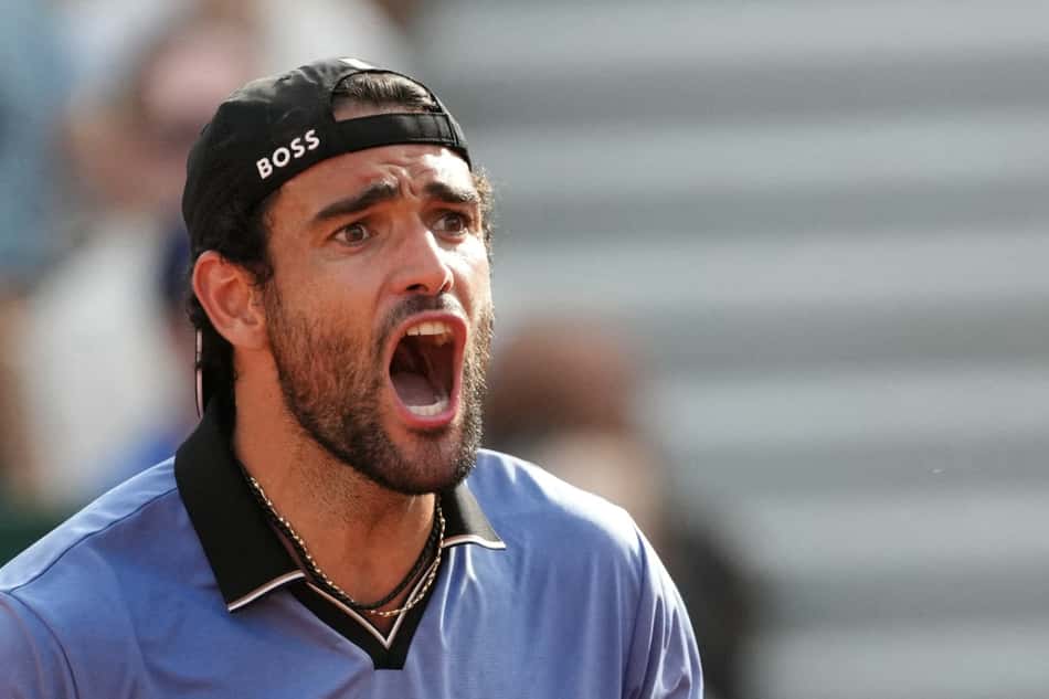 O italiano Matteo Berrettini na vitória sobre o argentino Francisco Comesana (Foto: Dimitar DILKOFF / AFP)