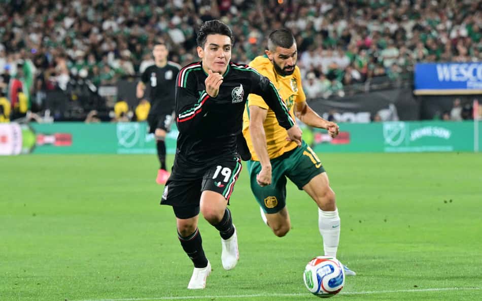 Gilberto Mora em campo pelo México em amistoso de preparação para a Copa do Mundo (Foto: FREDERIC J. BROWN / AFP)