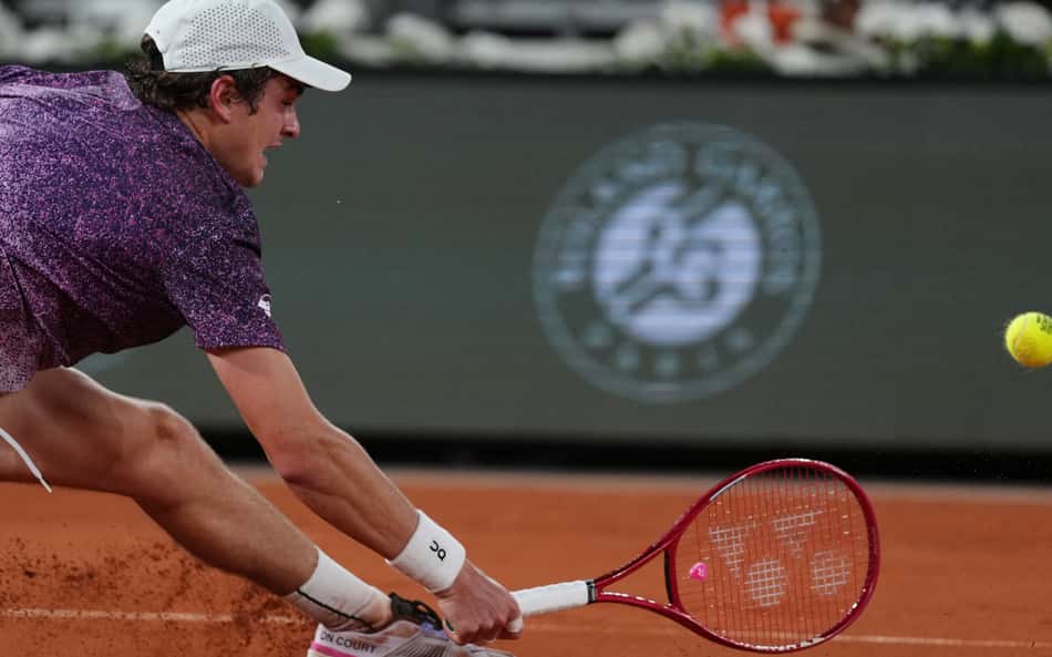 João Fonseca entra para top 5 após maratona de 14 horas em Roland Garros