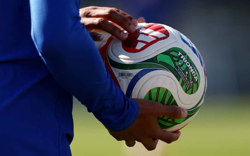 Nova Jabulani? Ex-goleiro da Inglaterra questiona bola da Copa