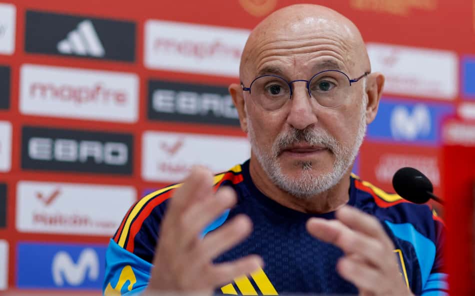 Luis de la Fuente é o técnico da Espanha (Foto: Oscar del Pozo/AFP)