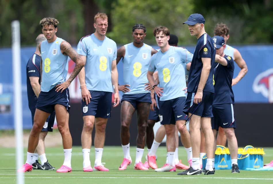 Treinador da Inglaterra, Thomas Tuchel em treino (Foto: Richard Pelham/Getty Images/AFP)