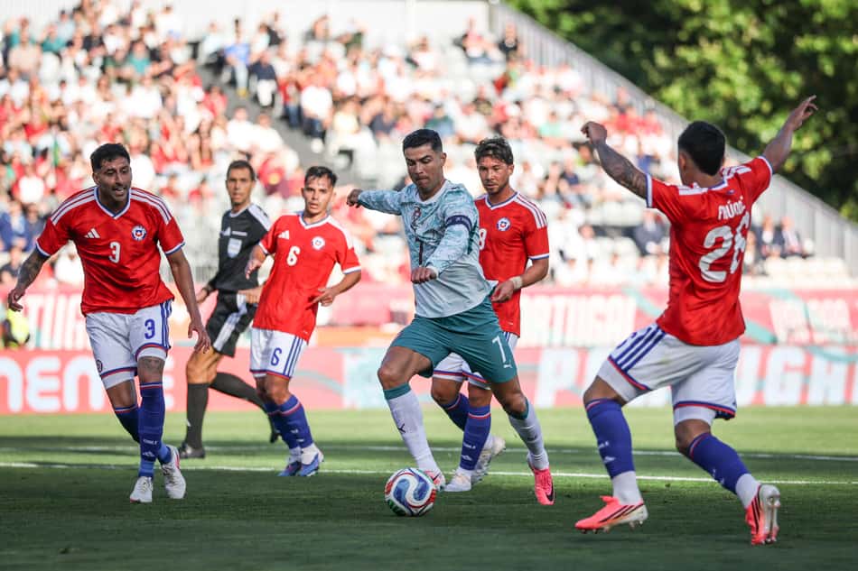 Cristiano Ronaldo foi titular de Portugal no amistoso diante do Chile. (Foto: Patricia de Melo Moreira/ AFP)