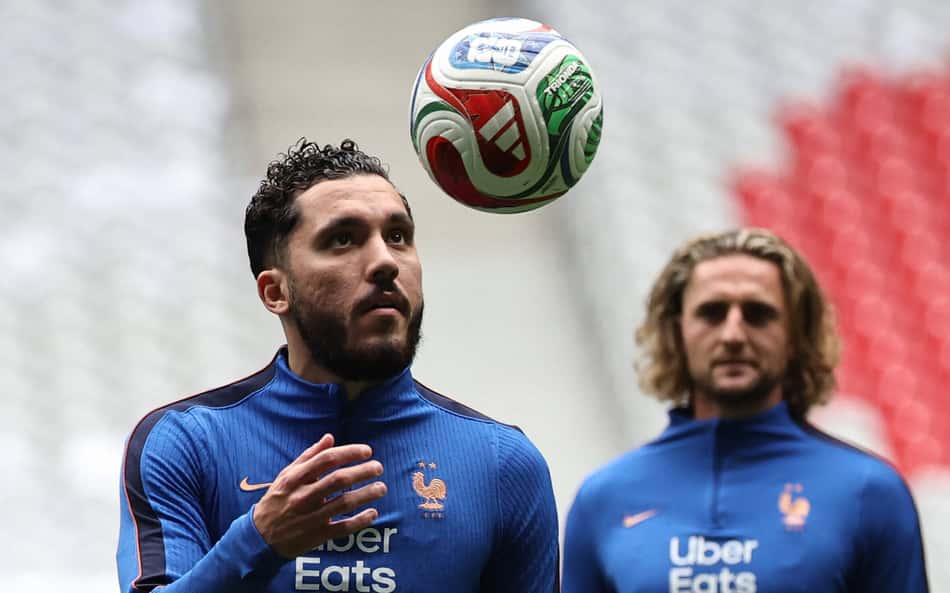 Cherki no treino da França para a Copa do Mundo (Foto: SIMON WOHLFAHRT / AFP)