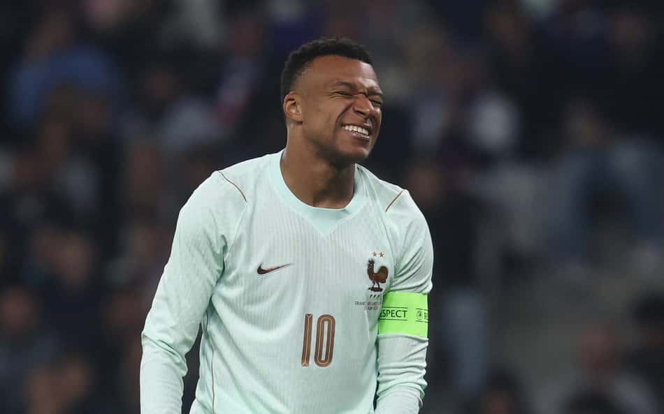 Técnico da França defende uso de Mbappé como centroavante (Foto: FRANCK FIFE / AFP)