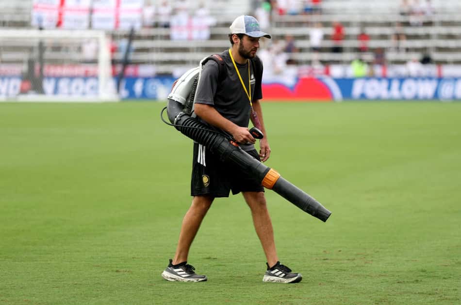 Condições climáticas adiaram o amistoso pré-Copa do Mundo entre Inglaterra e Costa Rica (Foto: Richard Pelham/Getty Images/AFP)