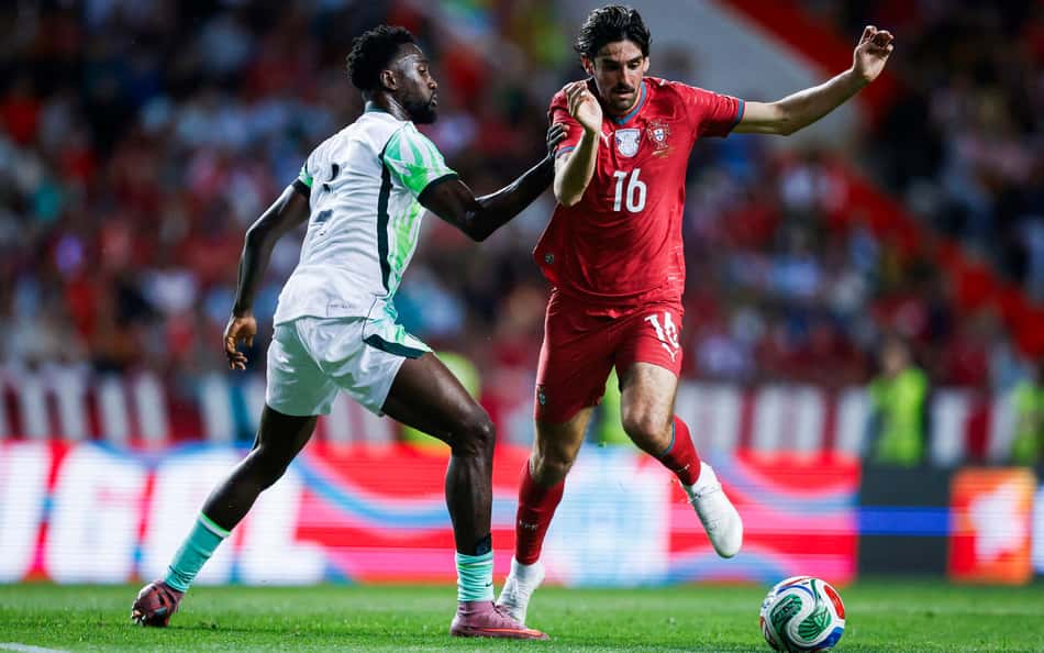 Portugal jogando com a Nigéria em um amistoso antes da Copa