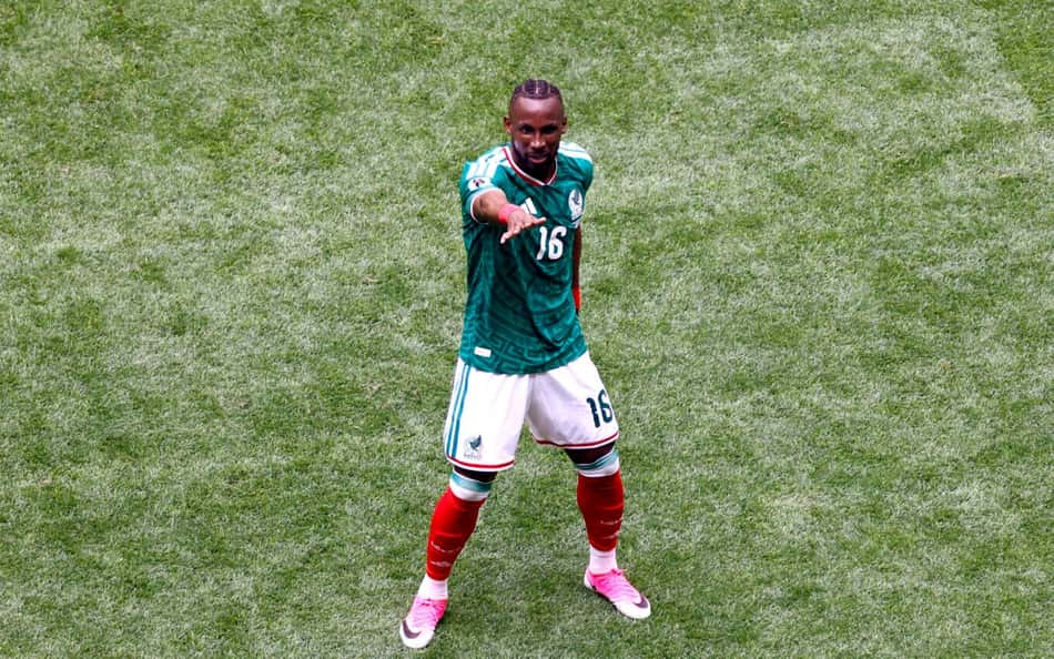 Vingança?! Quiñones comemorou gol do México com dancinha de Tshabalala na Copa de 2010