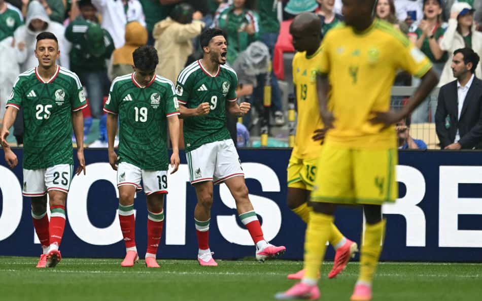 México comemora vitória por 2 a 0 sobre a África do Sul na abertura da Copa do Mundo (Foto: Yuri Cortez / AFP)